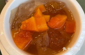 Papaya, Tremella and Peach Gum Stew