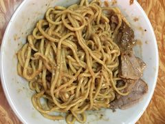 小份干拌面加猪脚包-松树干拌面店
