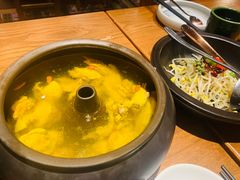 -云海肴·汽锅鸡·云南菜(天山百盛优客店)