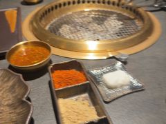 -铭牛烧肉·和牛海鲜自助(高新月牙湖店)