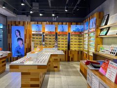 -LOOK眼镜·蔡司依视路配镜(宝山万达店)