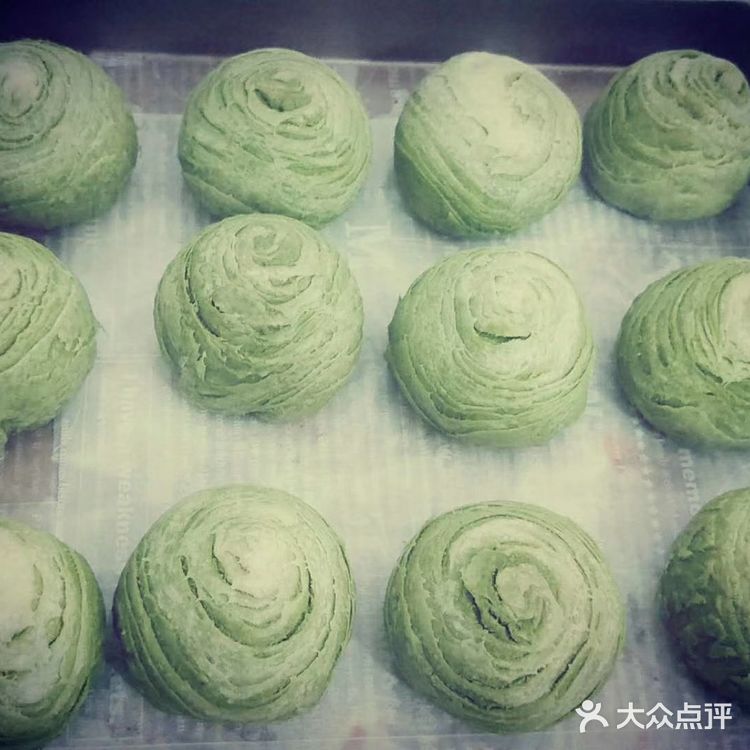 素人自制:云顶抹茶酥和紫薯香芋酥