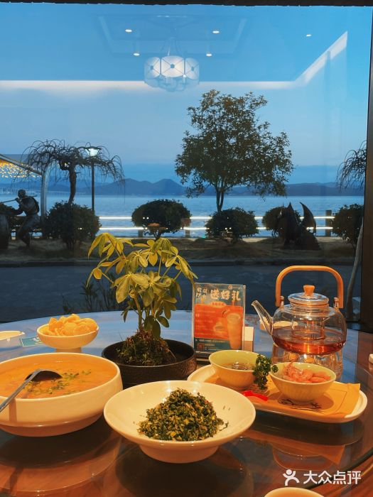 鹰龙海畔度假酒店(咸祥店)图片