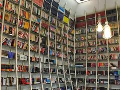 -钟书阁(松江泰晤士小镇店)