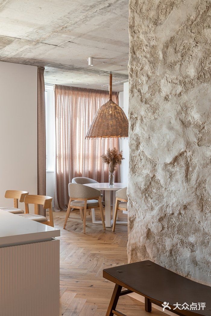 99㎡原始风住宅在家凿一口洞穴