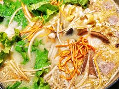 -尚尚仙·酸汤猪手·猪肚鸡火锅(华联万柳购物中心店)