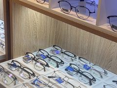 -天空之镜眼镜店蔡司依视路配镜授权零售店(望京颐堤港店)