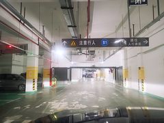 -龙湖天街-停车场