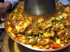 -沪小二炭火蛙锅(淮海中路美食不夜城店)