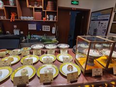 面包甜点陈列柜-富华斋饽饽铺·宫廷糕点·伴手礼(护国新天地店)