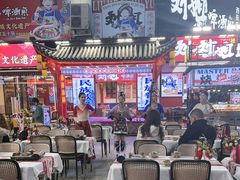-刘姐啤酒鱼民族演艺餐厅(西街总店)