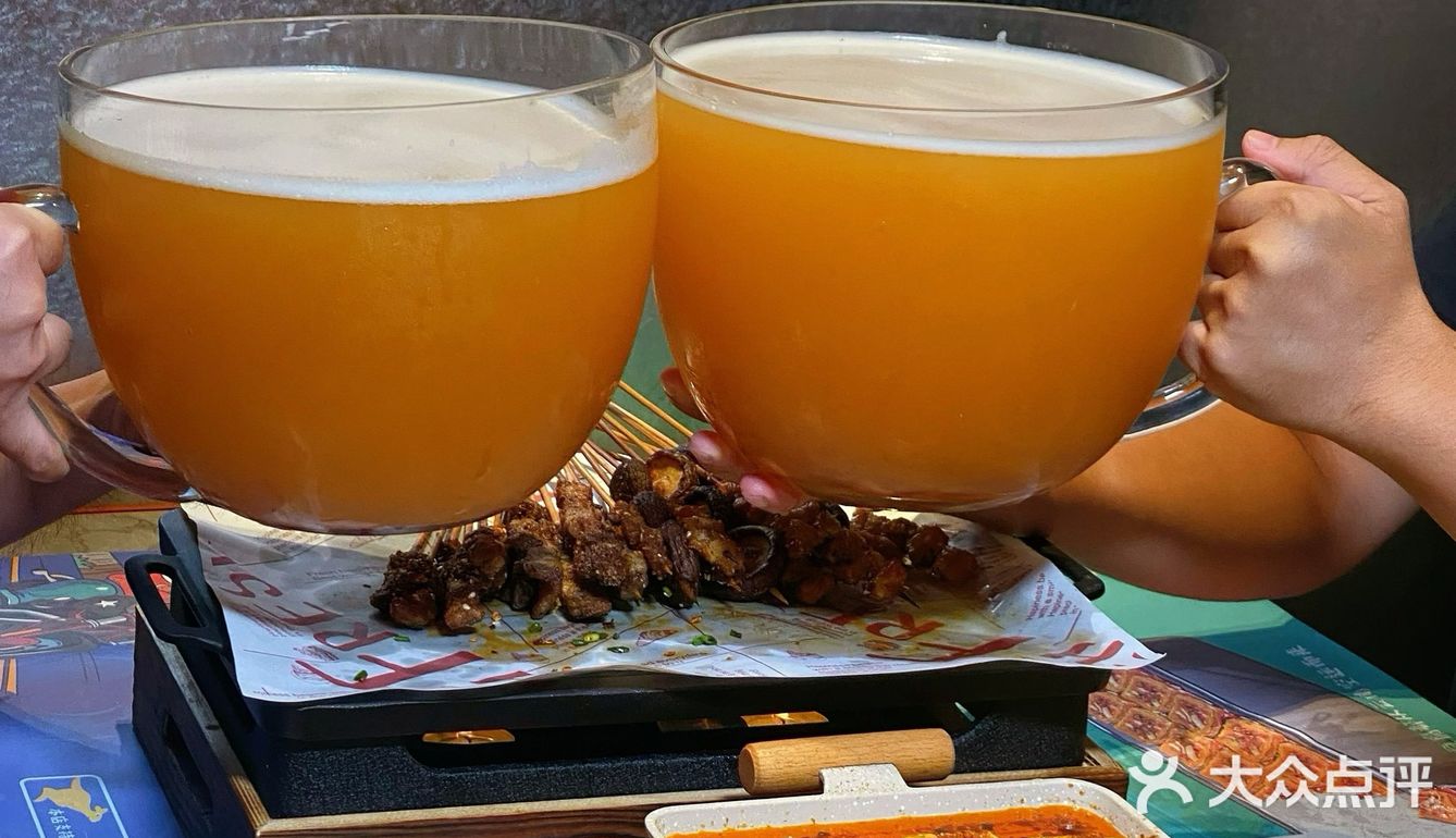 氛围感十足的精酿烧烤店｜喝酒撸串尽享快意人生