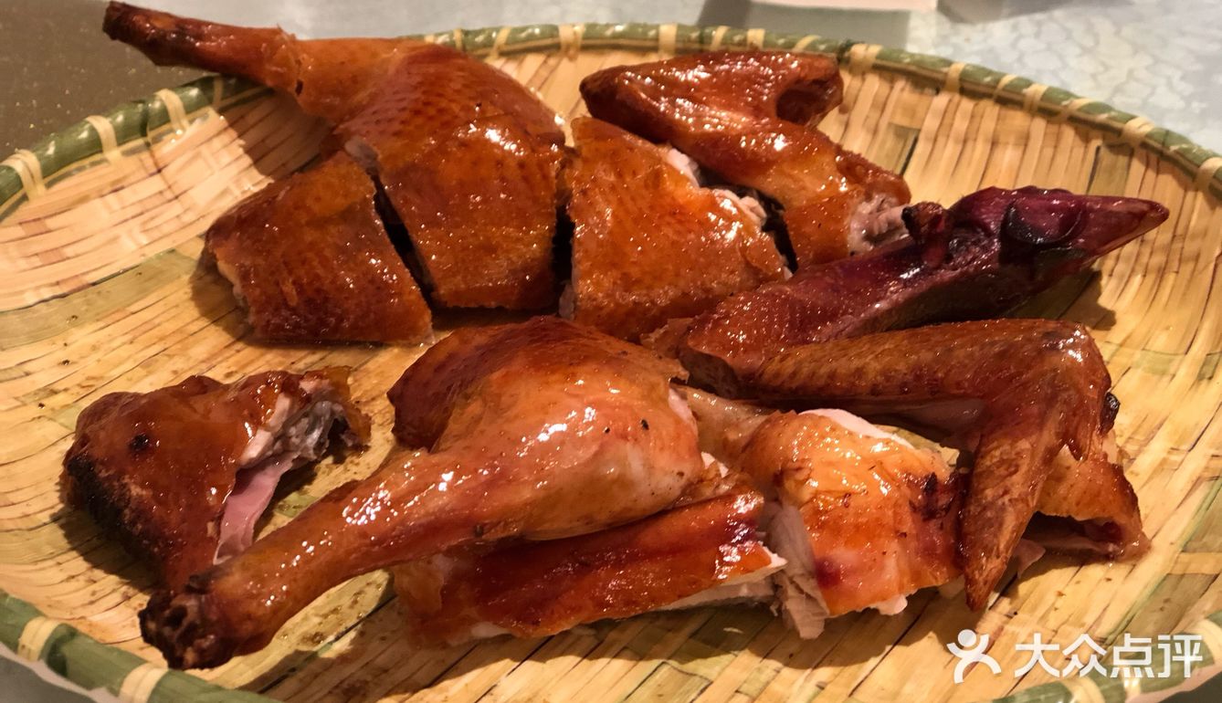 瞬间被治愈!大树头烧鸡,招牌烧排骨,每次都吃到光盘