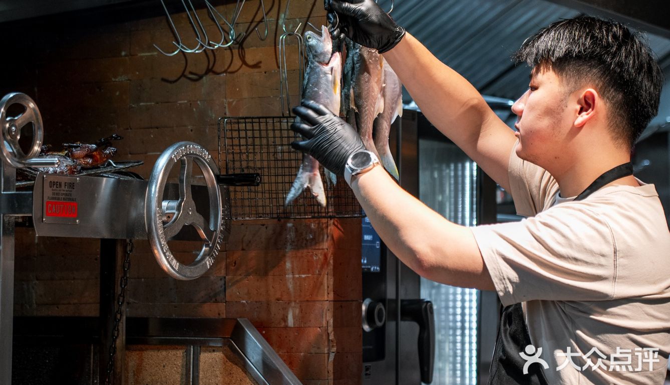 为了专心“玩火”，这家法餐厅竟专门开了个店！