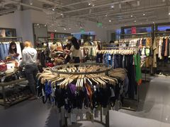 -URBAN REVIVO(北京斯普瑞斯奥特莱斯店)