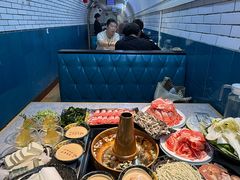 -洞庭洲·防空洞火锅·铜锅涮肉·烧烤(新百广场店)