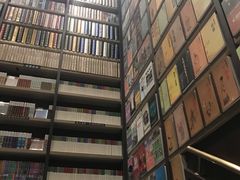 -钟书阁(群光广场店)