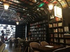 -钟书阁(松江泰晤士小镇店)