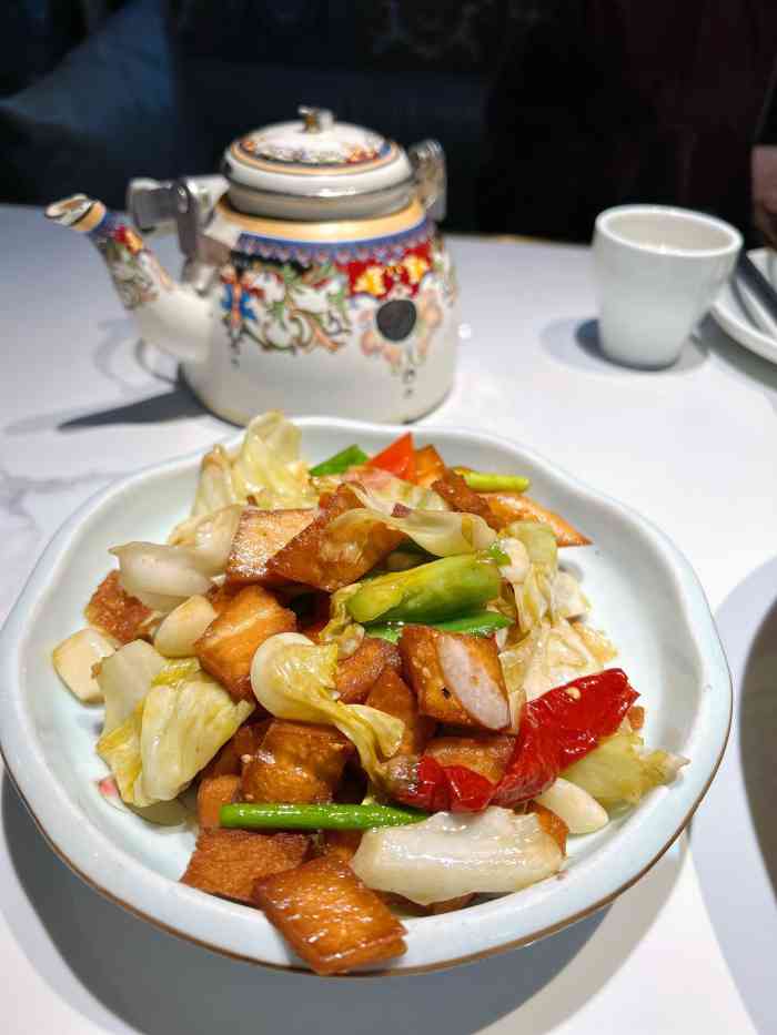 北疆饭店(银泰创意城店)-"上菜特别快,因为同事欠肉吃,全点的肉98.