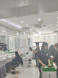 -镁连社·美联社
