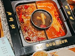 -老牌坊云南鱼豆花火锅(哈西万达店)