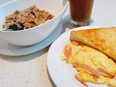 沙爹牛肉捞出前一丁-香港新发烧腊茶餐厅(书城店)