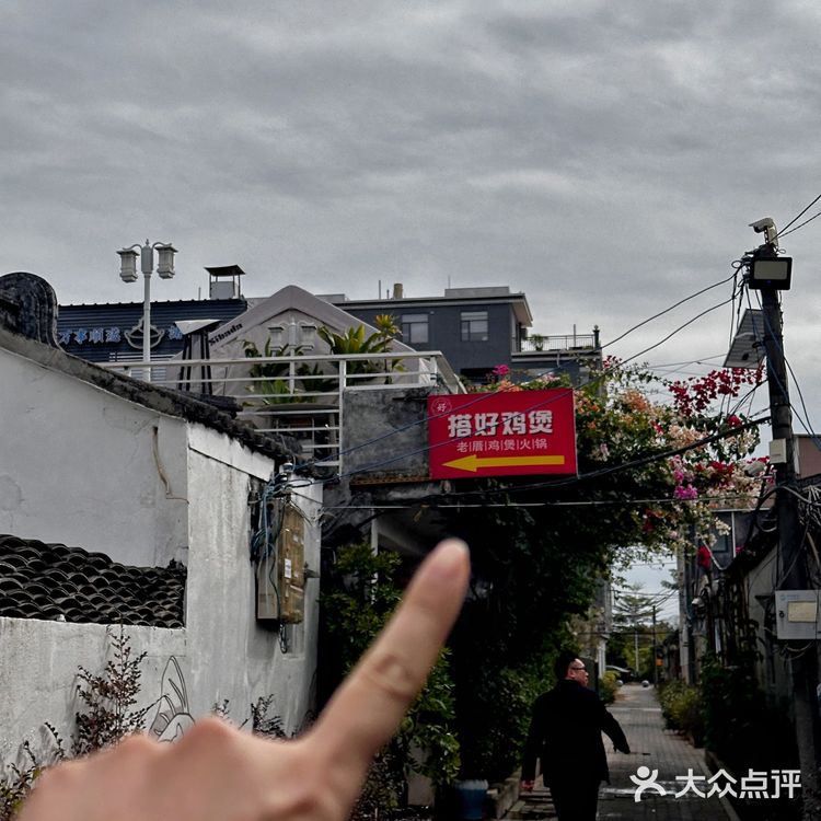 十一合村这家鸡煲火锅，“椰”没和你商量！