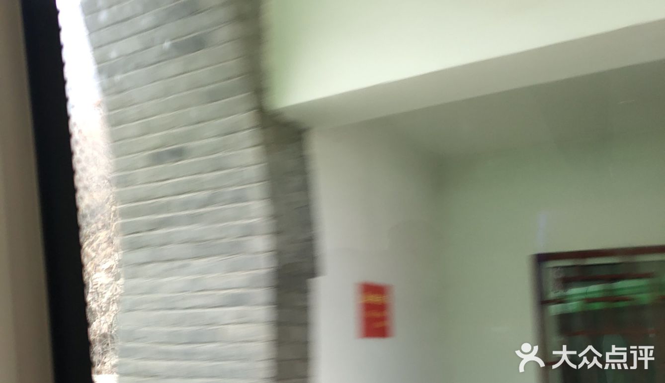迫不及待地由远及近、自上而下地眺望