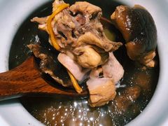 香菇煨土鸡汤-一灌煨汤(世茂店)