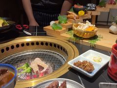 -山川小町·极番烧肉(新地假日广场店)