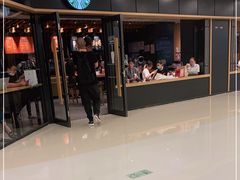等位区-星巴克(北京新东安)
