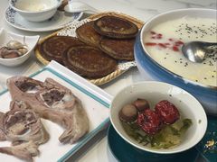 -三江源美食城