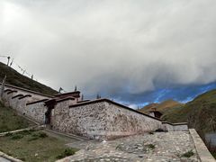 -比如骷髅墙景区