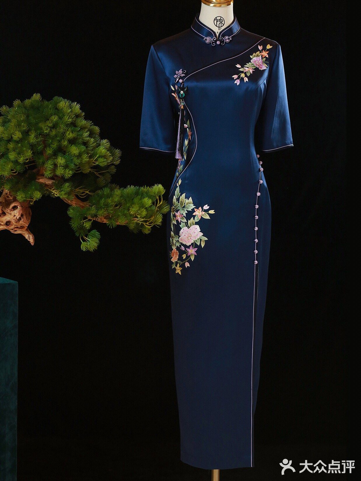 这件新中式改良旗袍太显身材啦！