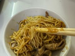 -松树干拌面店