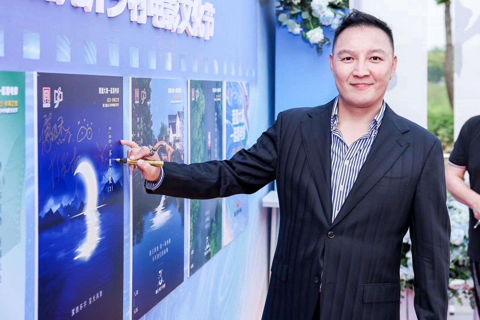 miraculous oasis bespoke
𝐌𝐎