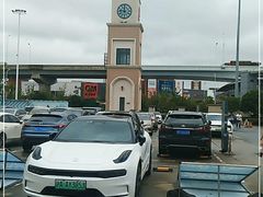 -奥特莱斯停车场