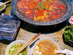 -渝嘴小老弟老火锅(华新村店)