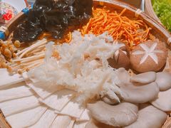 -尚尚仙·酸汤猪手·猪肚鸡火锅(华联万柳购物中心店)