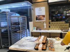 面包甜点陈列柜-超港·蛋糕面包(国购店)