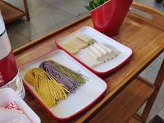 豆腐双拼-毛辣果·贵州红酸汤牛肉火锅(西单店)