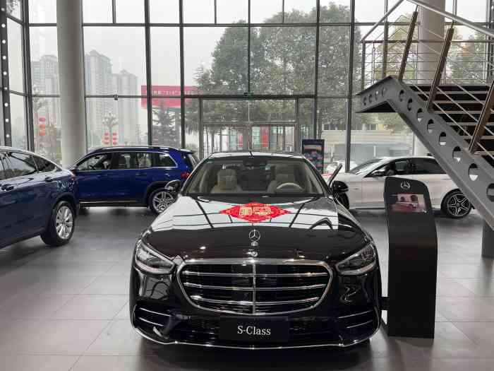 成都仁孚南星奔驰4s店(龙潭寺店)-"周末真的人满为患 打破了奔驰在我