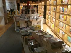 -新华里咖啡书吧(新华书店小寨店)