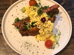 黑松露滑蛋可颂-HIGH FIVE哈福手工汉堡(桂林路店)