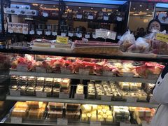 面包甜点陈列柜-红宝石·鲜奶小方·海派西点房(南丹店)