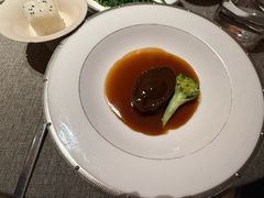 鲍汁扣吉品鲍-虹潮荟·餐桌上的美食地理(太阳宫店)