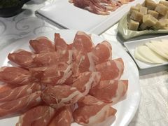 手切热气鲜羊肉-羊家胡同·龙虾烧烤火锅(龙汇路店)