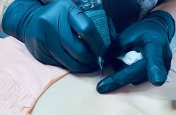 -龙之吻专业刺青·手工耳洞·纹身去色