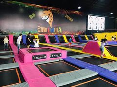 -嘿哟动霸CHUA·新潮玩运动娱乐中心·蹦床滑冰团建乐园