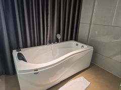 -华海酒店(茂名高铁站店)